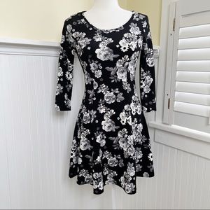 American Rag Black & White Floral Fit N Flare Skater Dress Size Small